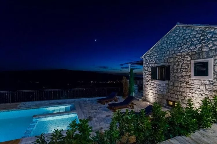Villa Falcon Rook - Four-Bedroom Villa with Terrace and Swimming Pool-Pool