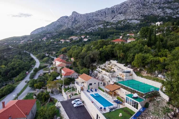 Villa Falcon Rook - Four-Bedroom Villa with Terrace and Swimming Pool-View