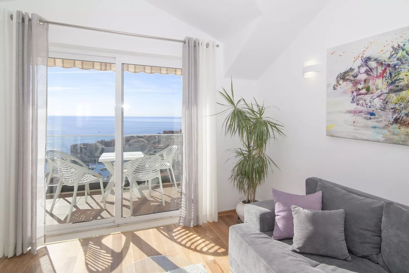 Apartments Isabora - Comfort Three-Bedroom Apartment with Balcony and Sea View (Second Floor)-Living room