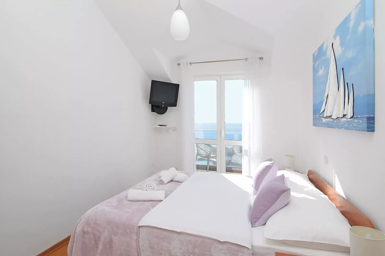 Apartments Isabora - Comfort Three-Bedroom Apartment with Balcony and Sea View (Second Floor)-Bedroom