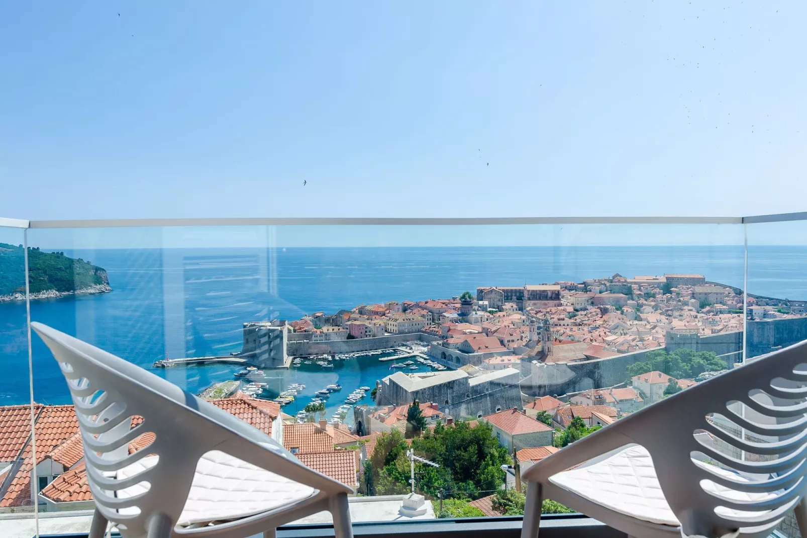 Apartments Isabora - Comfort Three-Bedroom Apartment with Balcony and Sea View (Second Floor)-Terrace balcony