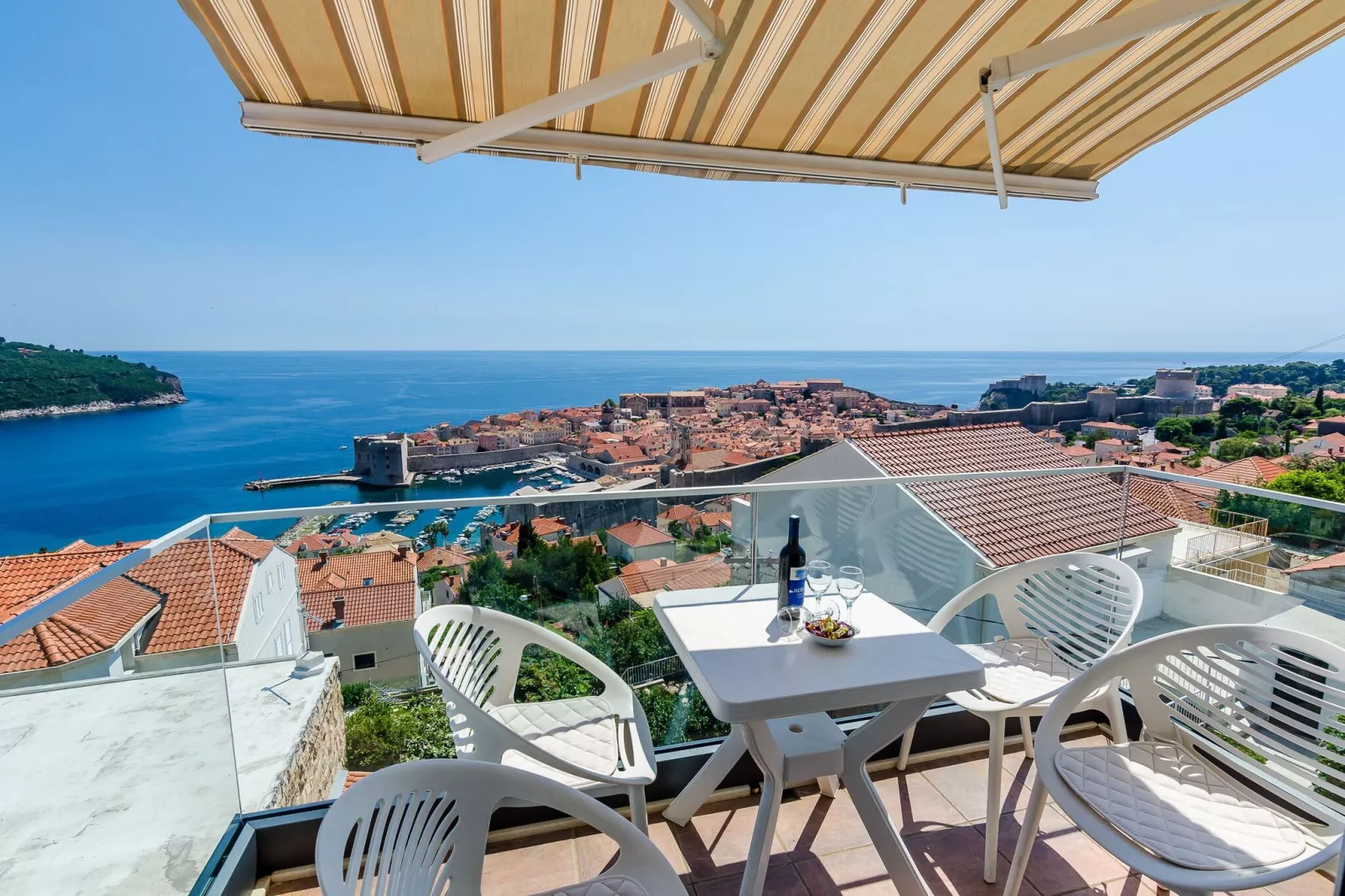 Apartments Isabora - Comfort Three-Bedroom Apartment with Balcony and Sea View (Second Floor)-Terrace balcony