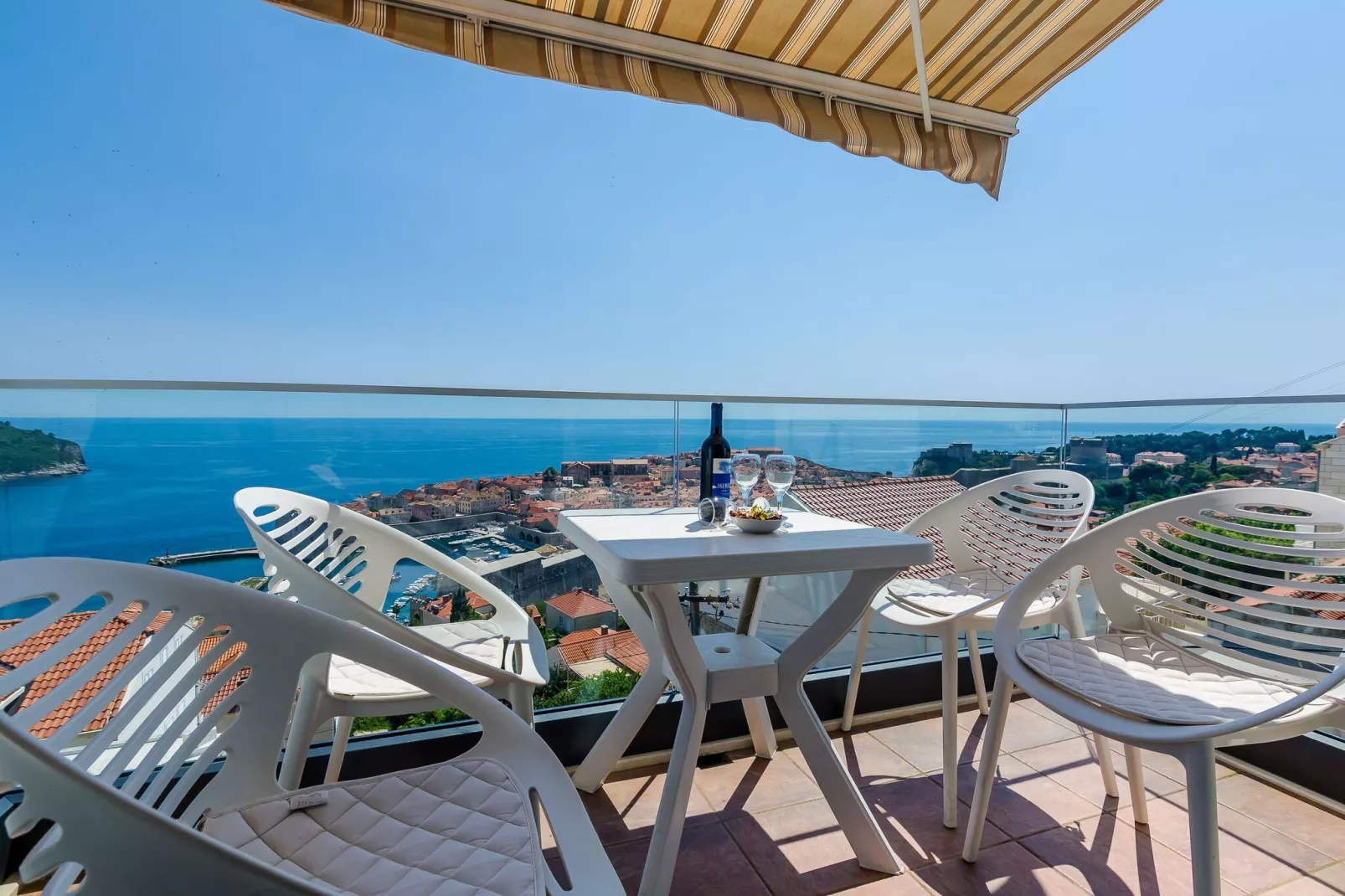 Apartments Isabora - Comfort Three-Bedroom Apartment with Balcony and Sea View (Second Floor)-Terrace balcony