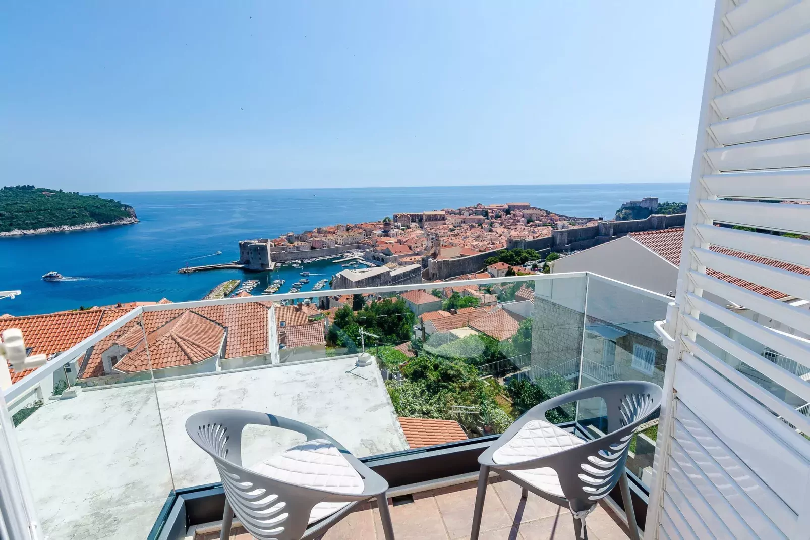 Apartments Isabora - Comfort Three-Bedroom Apartment with Balcony and Sea View (Second Floor)-Terrace balcony