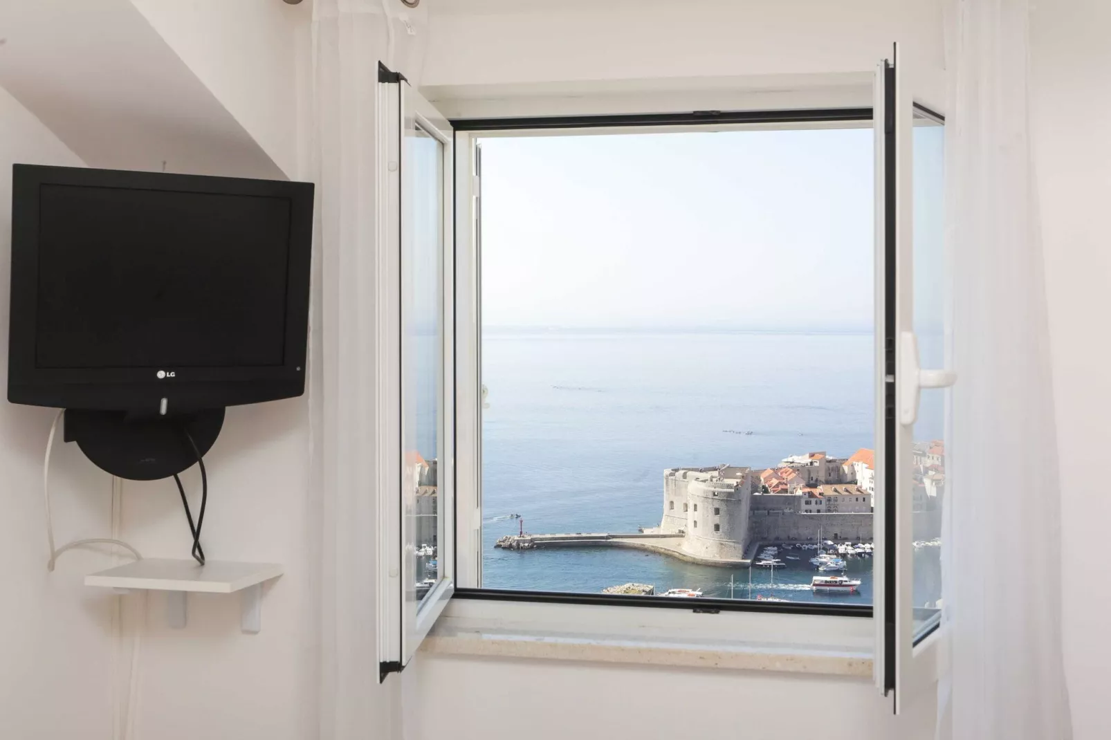 Apartments Isabora - Comfort Three-Bedroom Apartment with Balcony and Sea View (Second Floor)-View