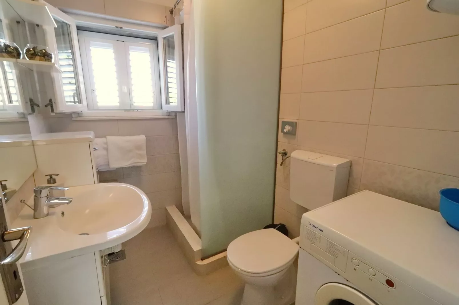 Villa Ivana - Three-Bedroom Villa with Private Pool-Bathroom