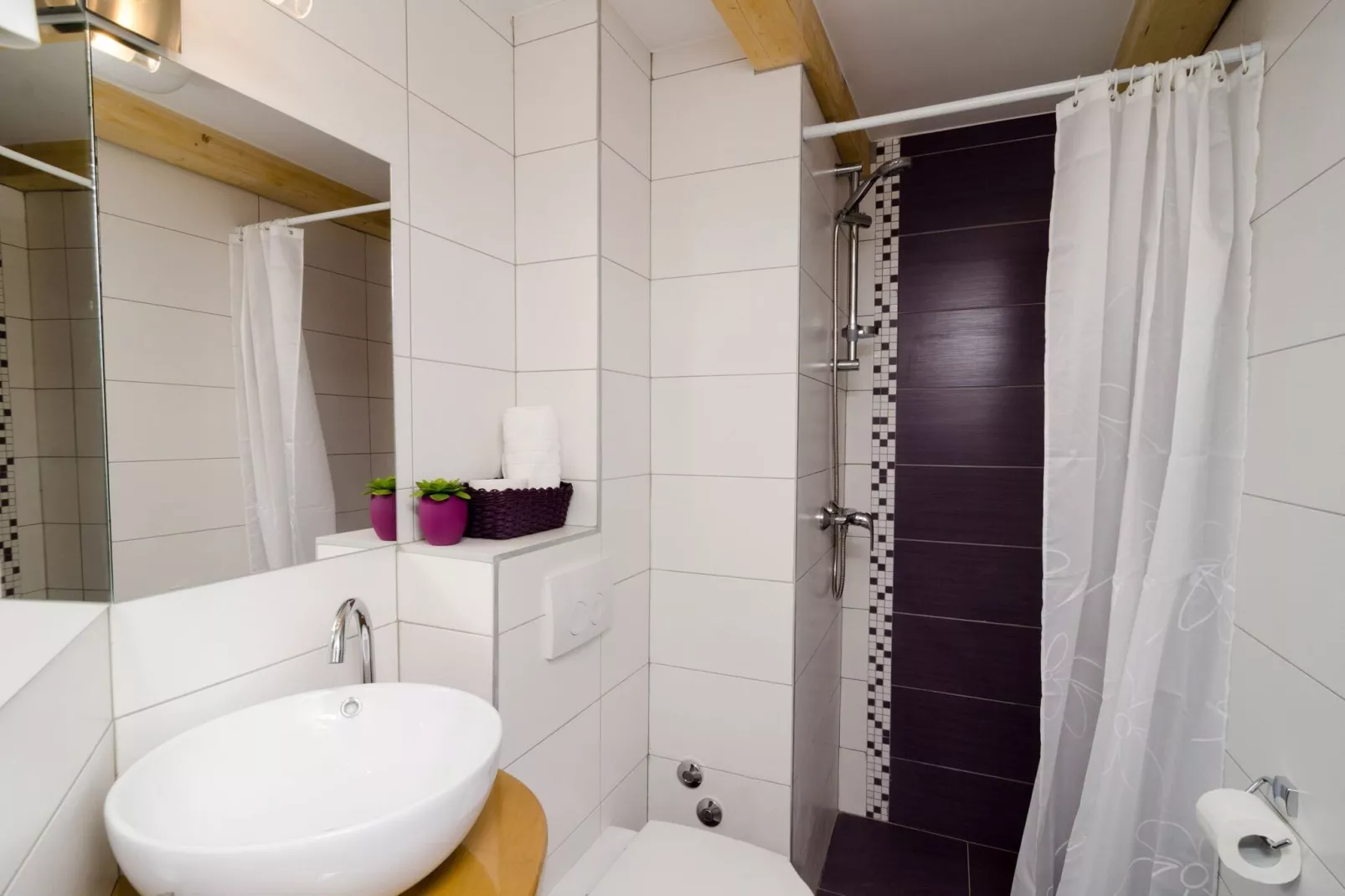 Lavender Garden Apartments - Studio Apartment (Ground floor) - APT 1-Bathroom