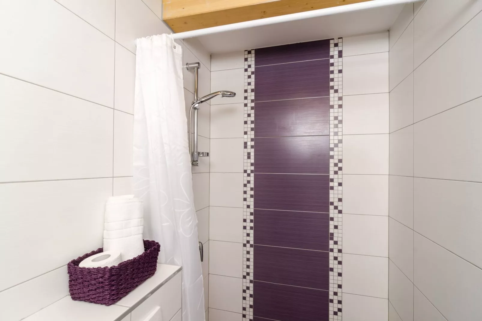 Lavender Garden Apartments - Studio Apartment with City View (First Floor) - APT 4-Bathroom