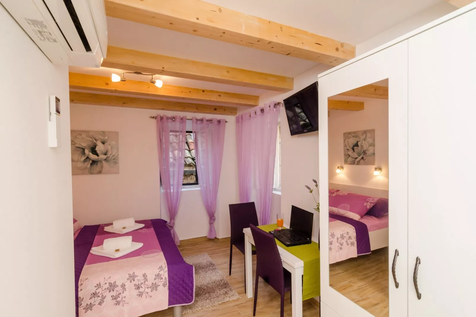 Lavender Garden Apartments - Studio Apartment with City View (First Floor) - APT 4-Indoor