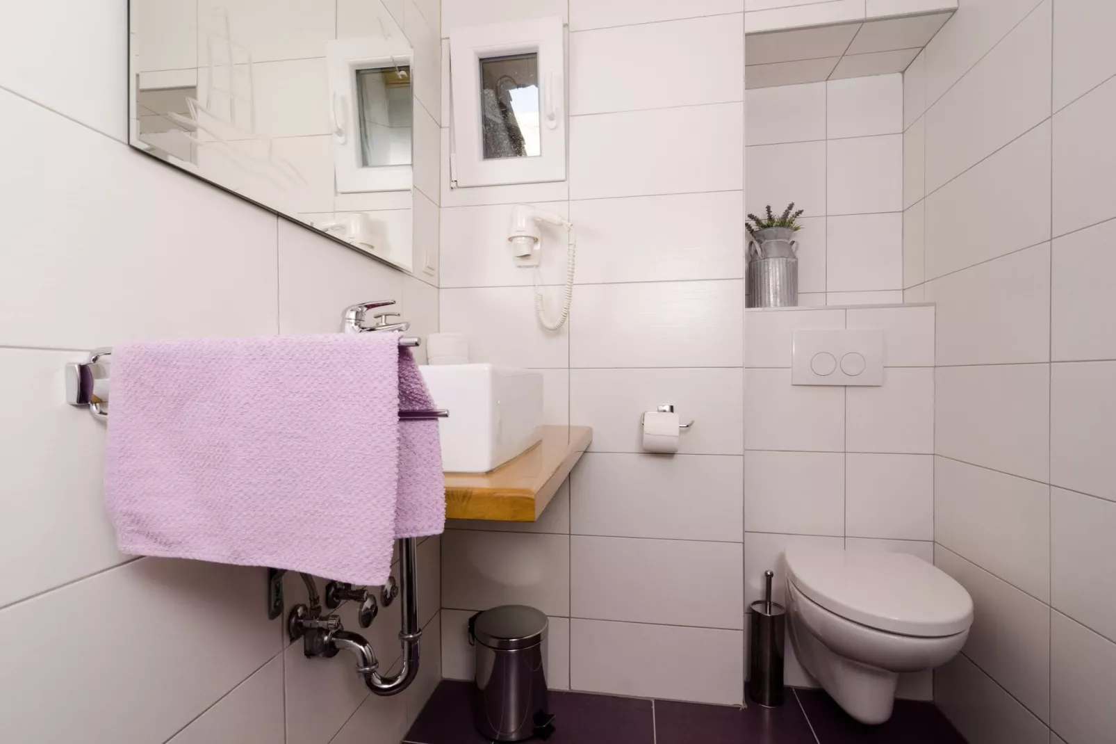 Lavender Garden Apartments - Studio Apartment (First Floor) - APT 3-Bathroom
