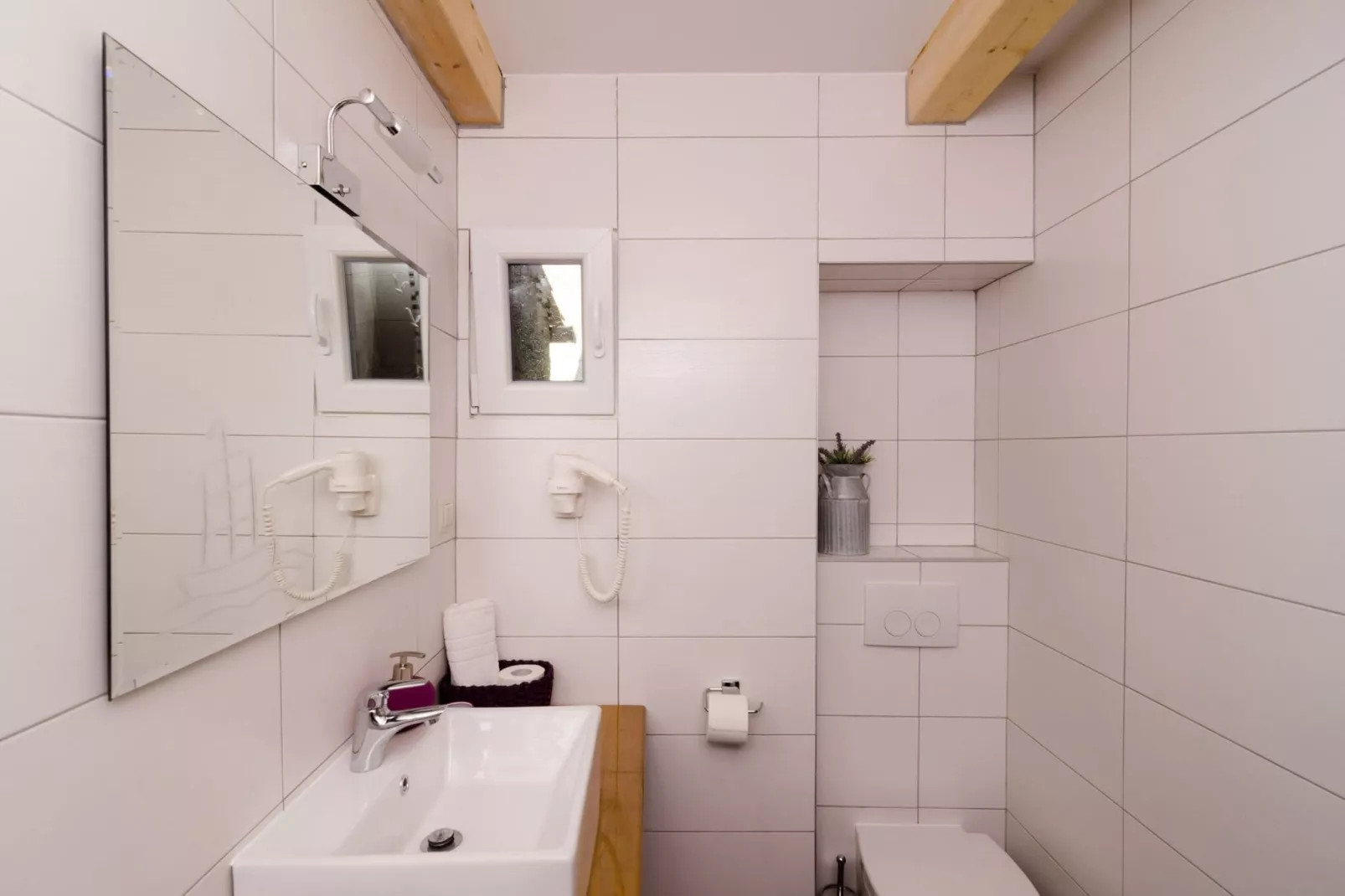 Lavender Garden Apartments - Studio Apartment (First Floor) - APT 3-Bathroom