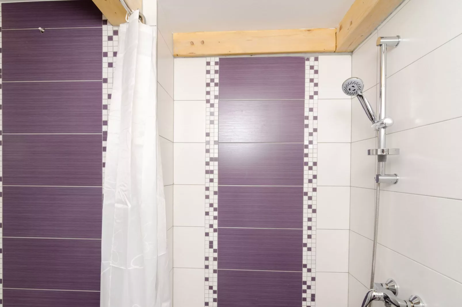 Lavender Garden Apartments - Studio Apartment (First Floor) - APT 3-Bathroom