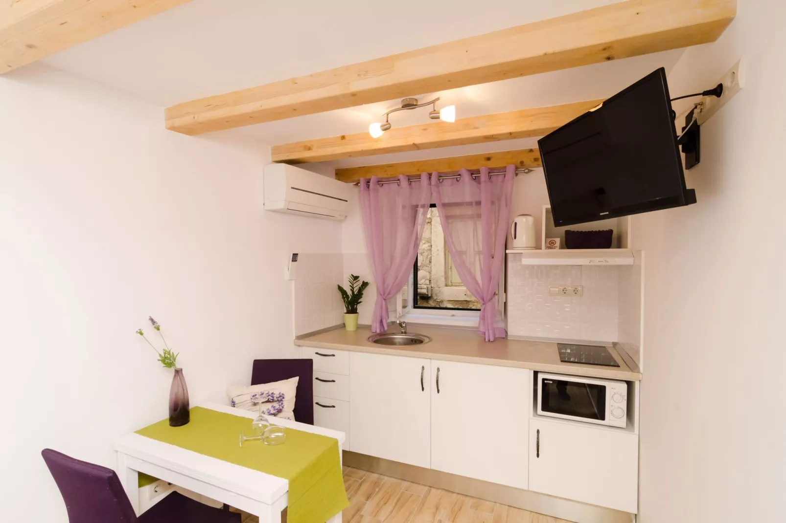 Lavender Garden Apartments - Comfort Studio Apartment (Ground Floor) - APT 2-Kitchen