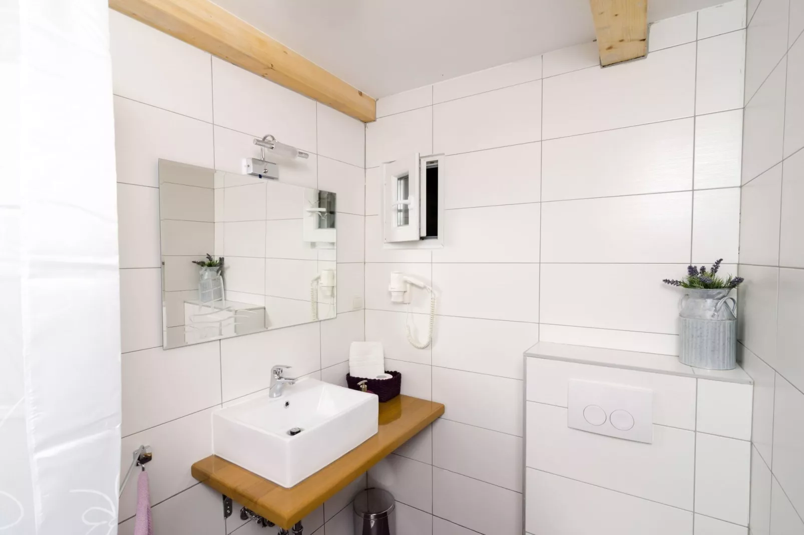 Lavender Garden Apartments - Comfort Studio Apartment (Ground Floor) - APT 2-Bathroom