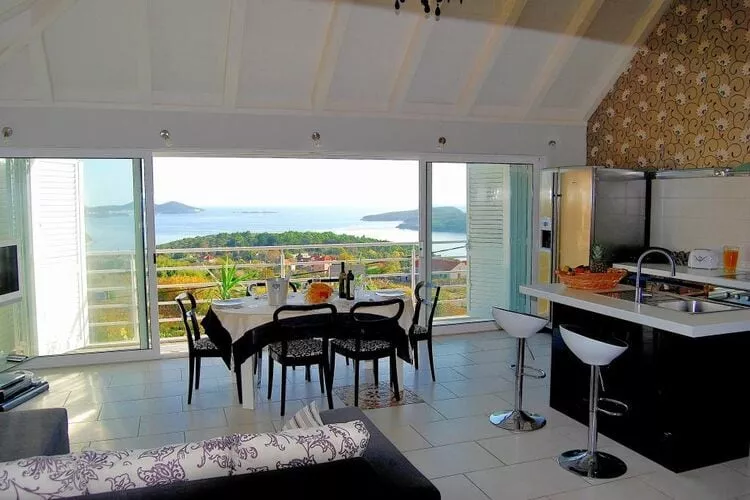 Villa Tony - Five Bedroom Villa with Terrace, Swimming Pool and Sea View-Esszimmer