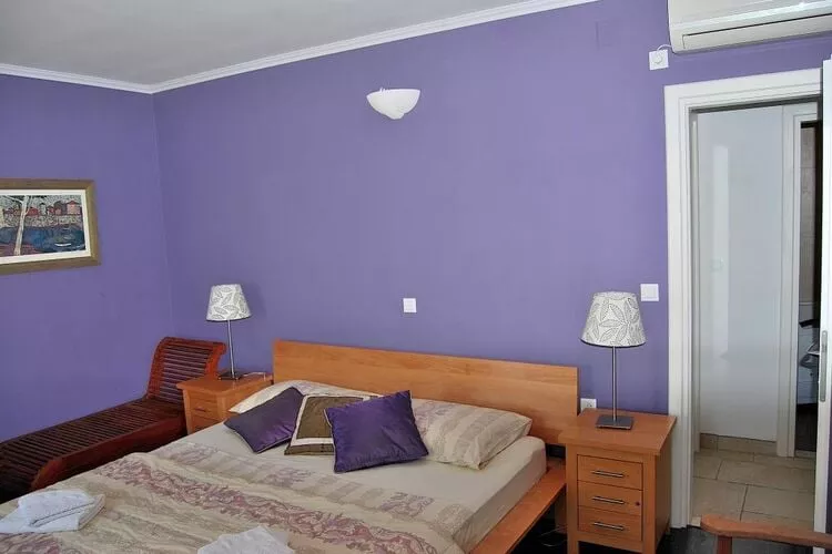 Villa Tony - Five Bedroom Villa with Terrace, Swimming Pool and Sea View-Schlafzimmer