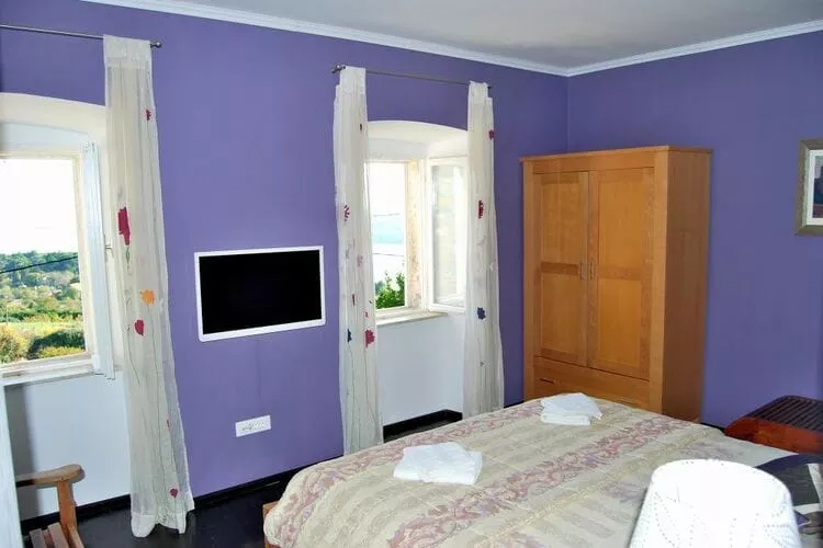 Villa Tony - Five Bedroom Villa with Terrace, Swimming Pool and Sea View-Schlafzimmer