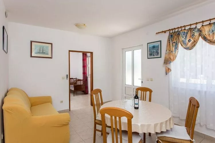 Apartments Villa Dingač-Borak - Standard Two Bedroom Apartment with Balcony No. 5-Indoor