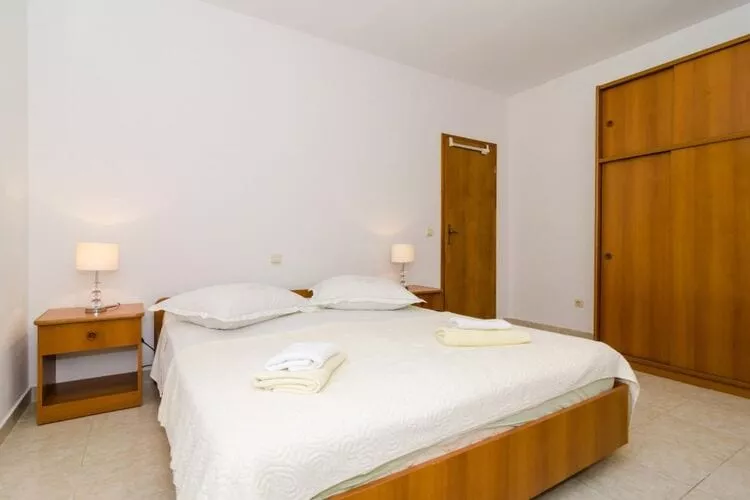 Apartments Villa Dingač-Borak - Comfort Two Bedroom Apartment with Balcony No.6-Chambre