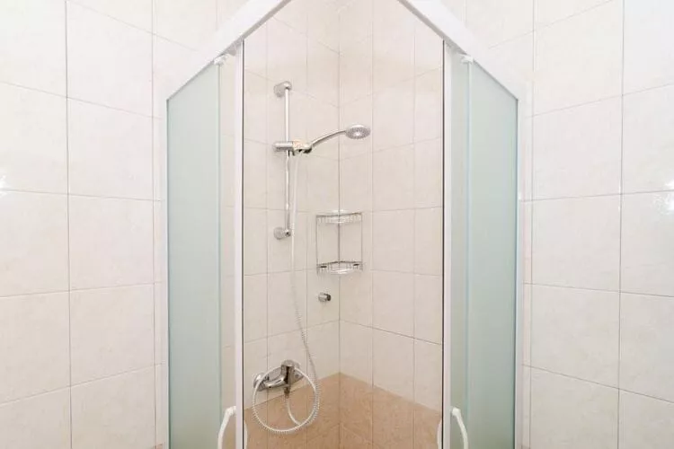 Apartments Villa Dingač-Borak - Comfort Two Bedroom Apartment with Balcony No.6-Salle de bain