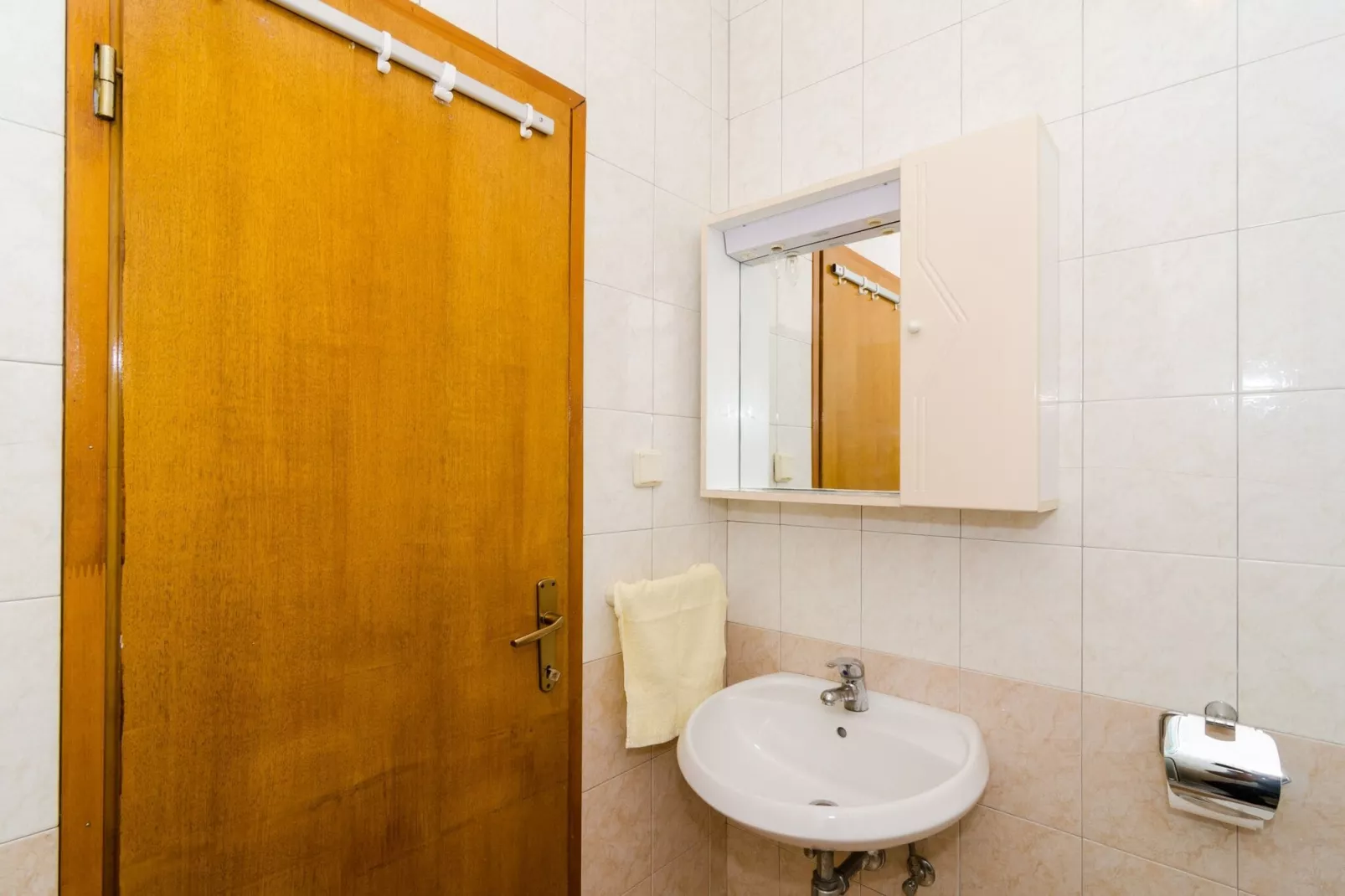 Apartments Villa Dingač-Borak - Comfort Two Bedroom Apartment with Balcony No.6-Salle de bain
