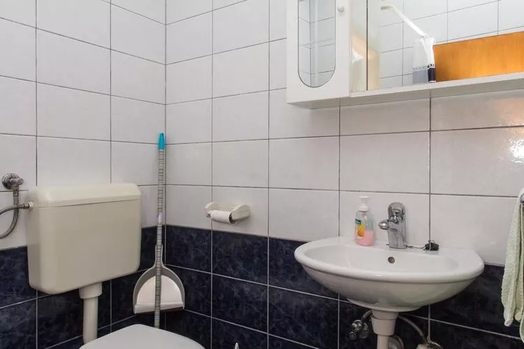 Apartments Villa Dingač-Borak - One Bedroom Apartment with Balcony and Sea View No. 2-Bathroom