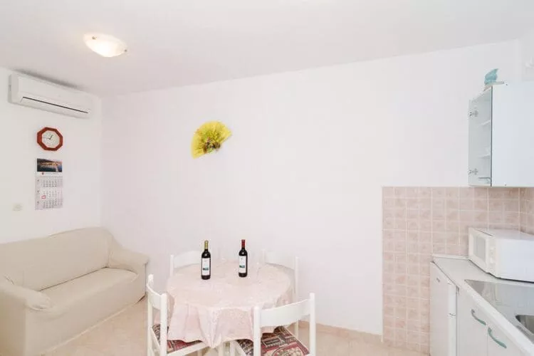 Apartments Villa Dingač- Borak - Standard One Bedroom Apartment with Balcony and Sea View No. 3-Innenbereich