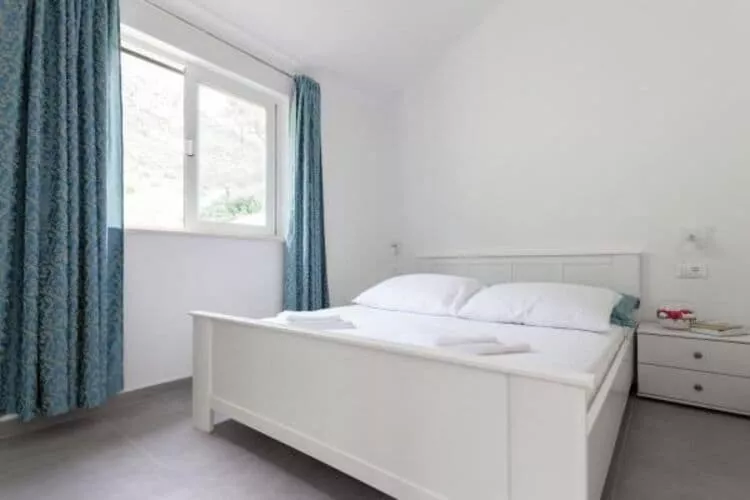 Apartments Villa Dingač - Borak - Two Bedroom Apartment with Balcony and Sea View (Silver)-Chambre