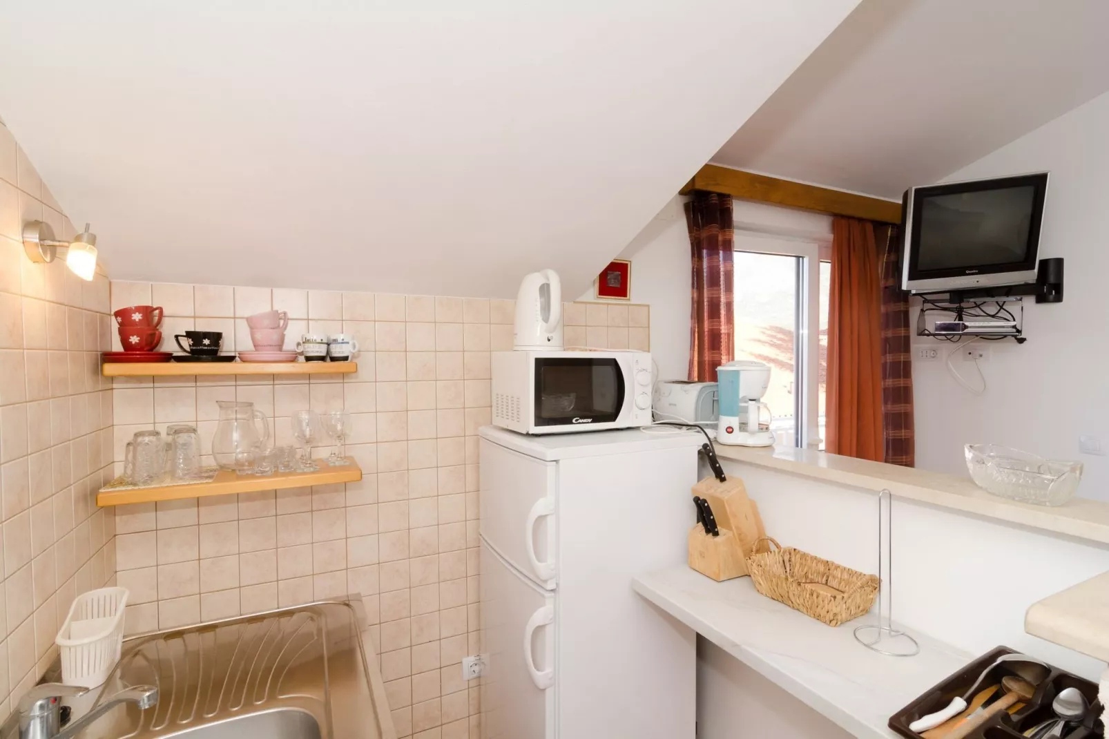 Apartments Senjo - One Bedroom Apartment with Balcony with Sea View (Apartman 1)-Cuisine