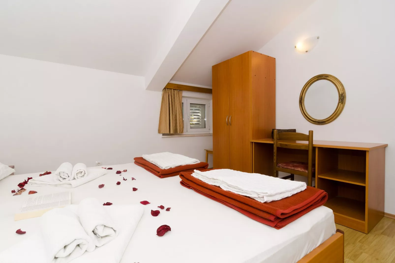 Apartments Senjo - One Bedroom Apartment with Balcony and Side Sea View (Apartman 6)-Chambre