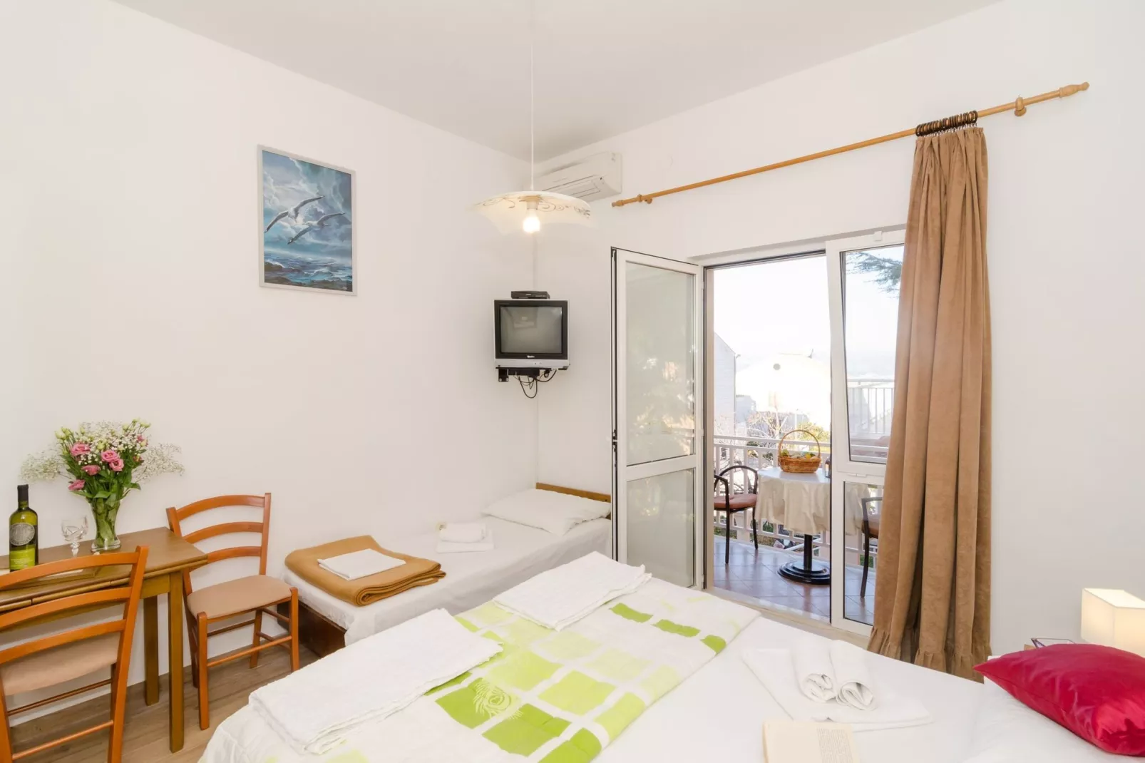 Apartments Senjo - Studio Apartment with Balcony with Side Sea View (Apartman 4)-Chambre