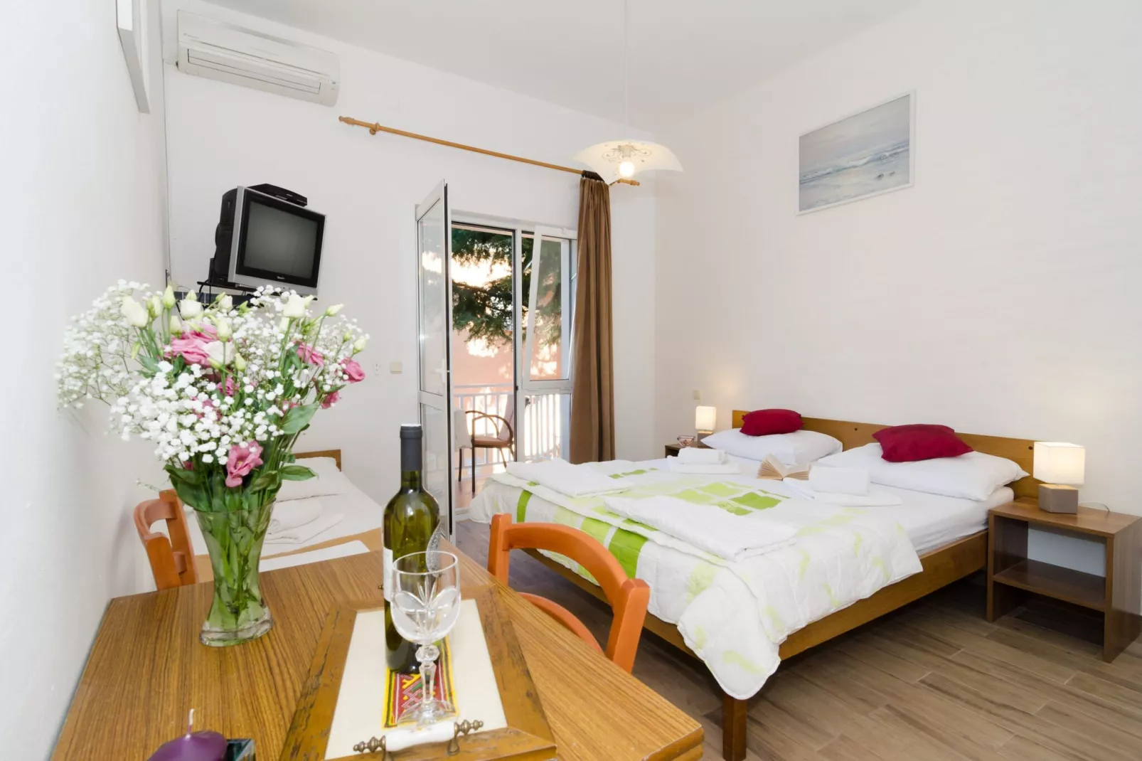 Apartments Senjo - Studio Apartment with Balcony with Side Sea View (Apartman 4)-Chambre