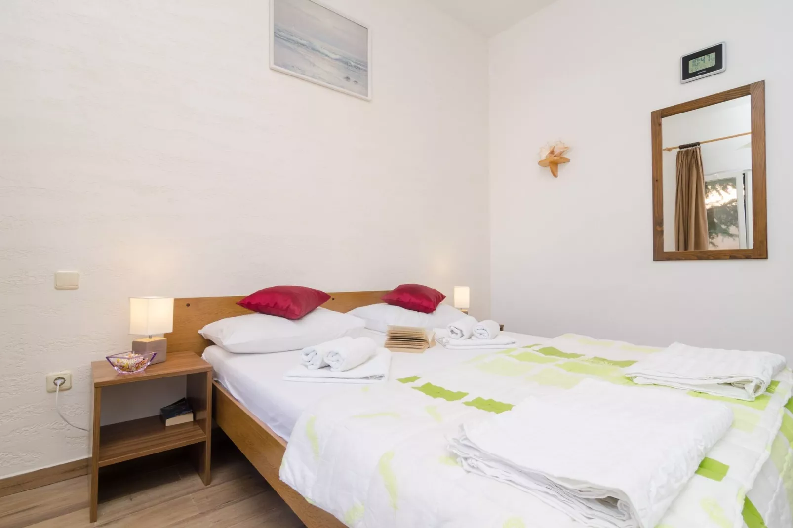Apartments Senjo - Studio Apartment with Balcony with Side Sea View (Apartman 4)-Chambre