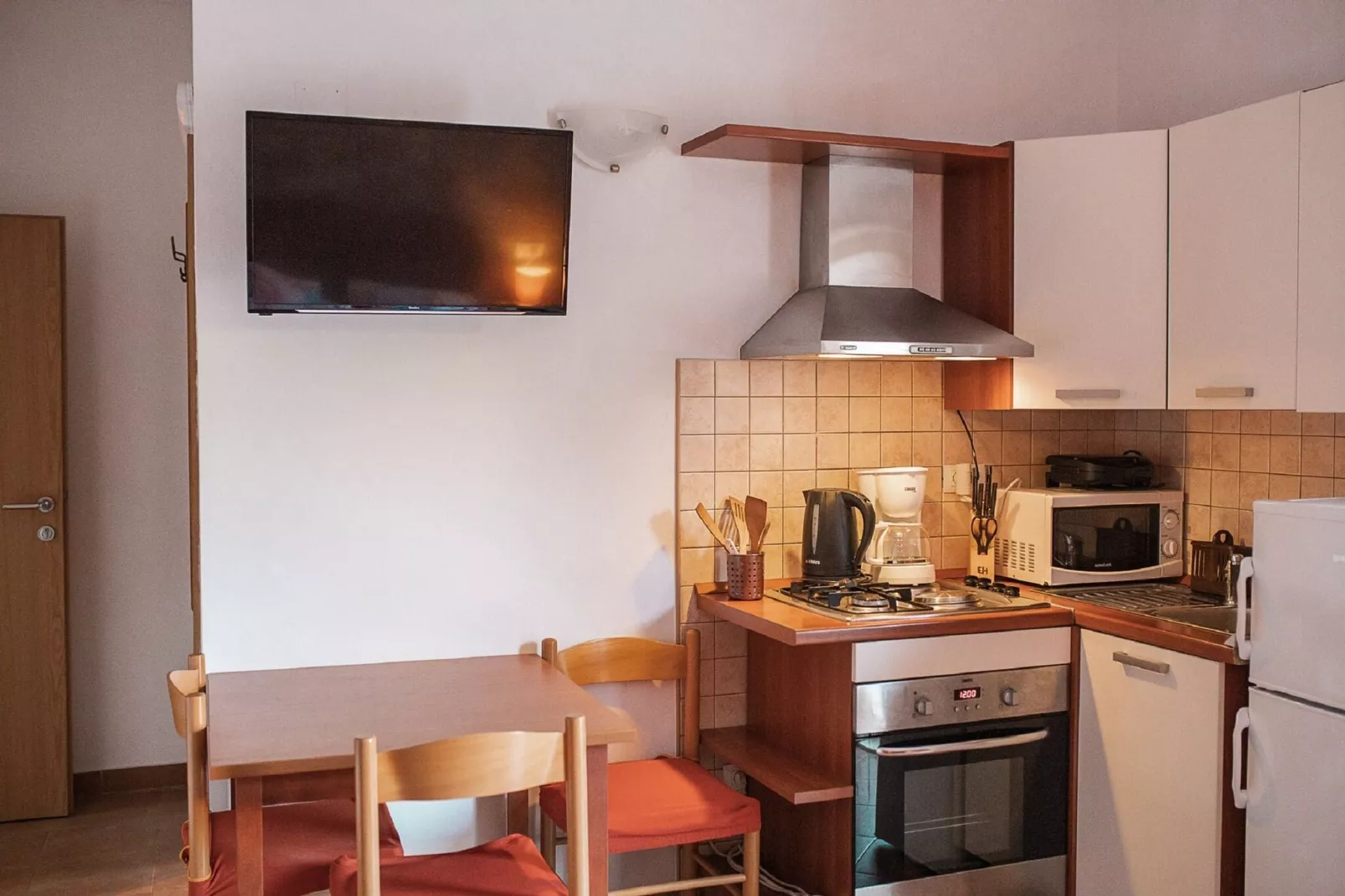 Apartments Senjo - Studio Apartment with Balcony and Garden View (Apartman 5)-Cuisine