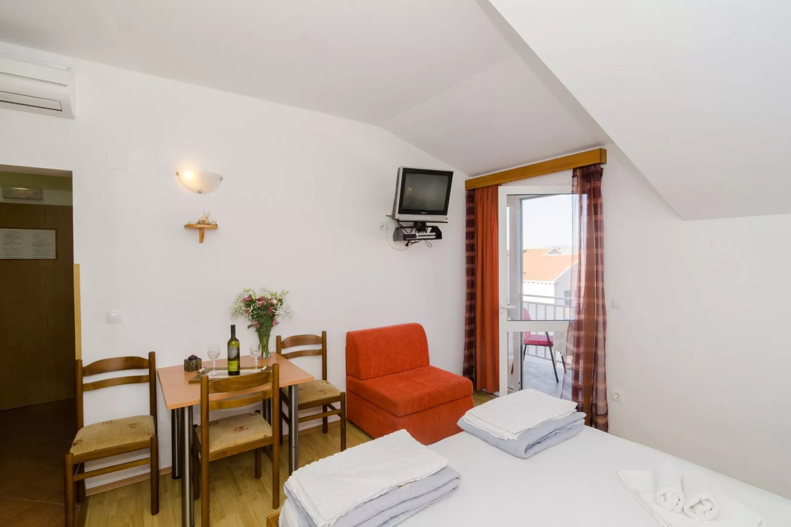 Apartments Senjo - Studio Apartment with Balcony and Sea View (Apartman 2)-Chambre