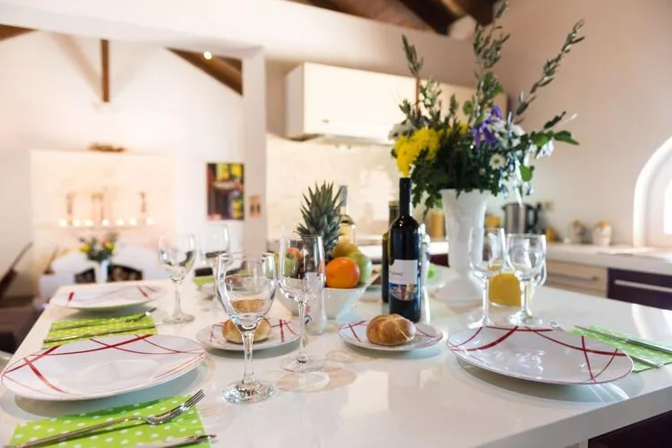 Villa Avoca - Four Bedroom Villa with Swimming Pool-Dining room