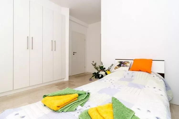Villa Avoca - Four Bedroom Villa with Swimming Pool-Bedroom