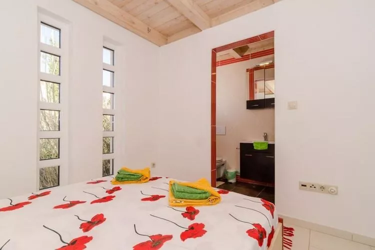 Villa Avoca - Four Bedroom Villa with Swimming Pool-Bedroom