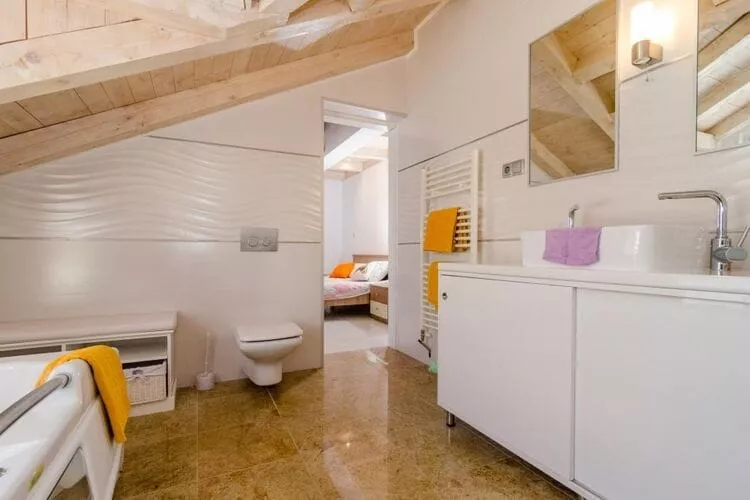 Villa Avoca - Four Bedroom Villa with Swimming Pool-Bathroom