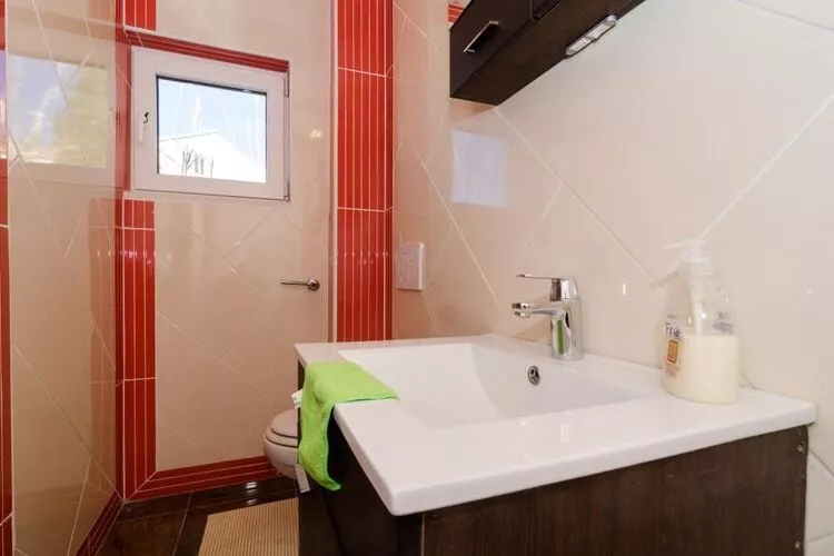 Villa Avoca - Four Bedroom Villa with Swimming Pool-Bathroom