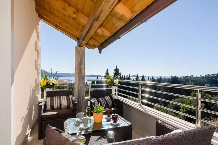 Villa Avoca - Four Bedroom Villa with Swimming Pool-Terrace balcony