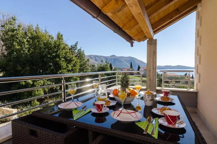 Villa Avoca - Four Bedroom Villa with Swimming Pool-Terrace balcony