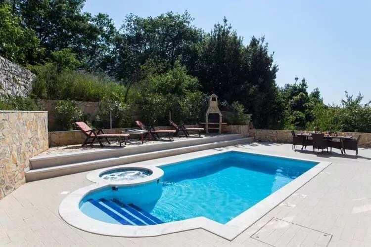 Villa Avoca - Four Bedroom Villa with Swimming Pool-Pool