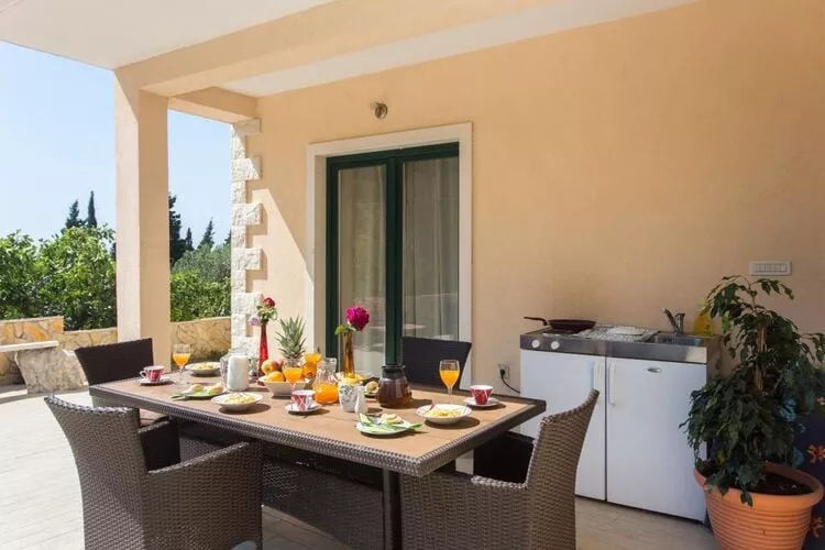 Villa Avoca - Four Bedroom Villa with Swimming Pool-Terrace