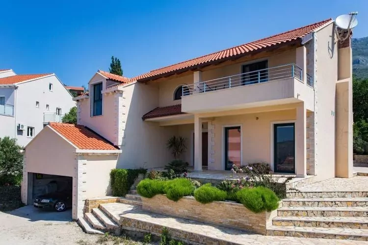 Villa Avoca - Four Bedroom Villa with Swimming Pool-Outdoor