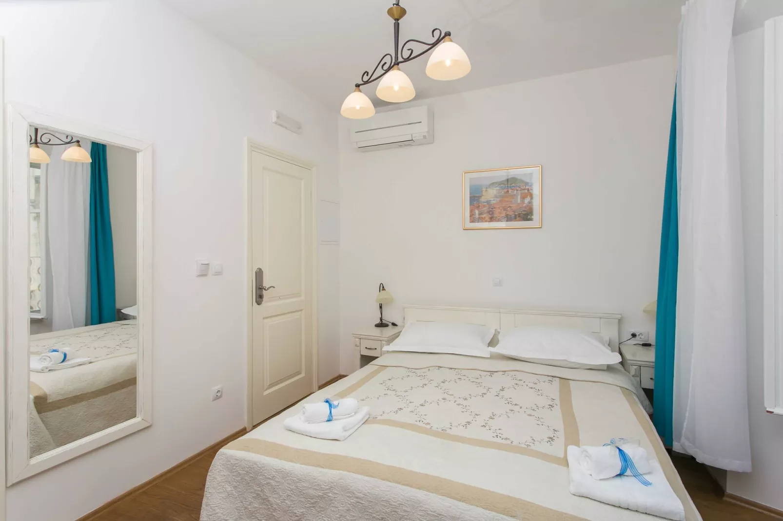 Guest House Lumin - Deluxe Double or Twin Room with City View (Second Floor) (BR2)-Bedroom