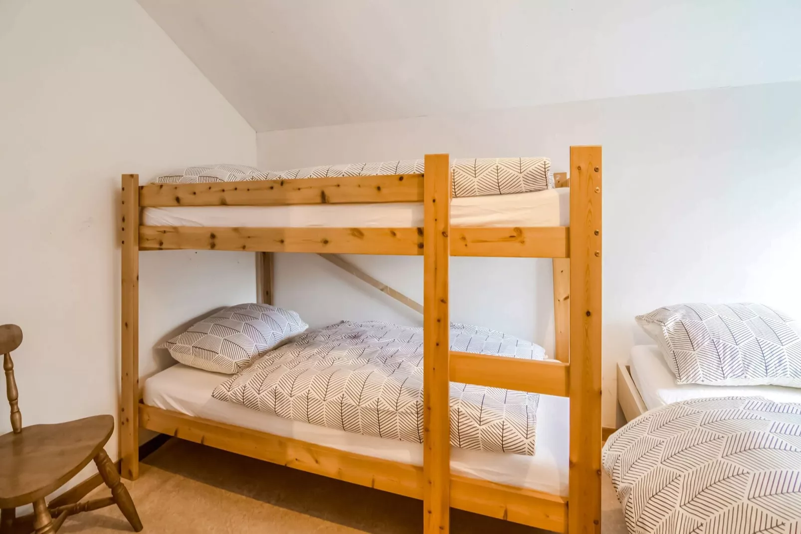 Grusone 53-Bedroom