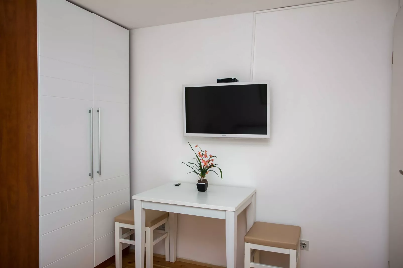 Guest House Lumin - Studio Apartment with City View Third Floor) (BR4)-Dining room