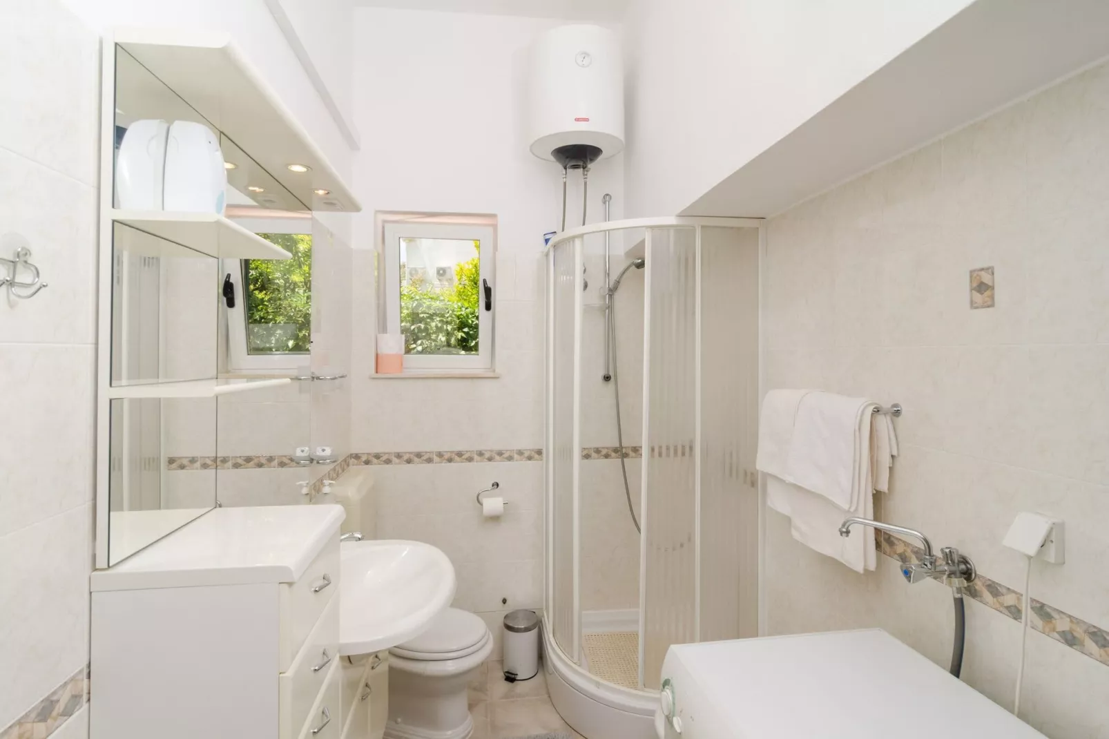 Villa Gemma - Four Bedroom Villa with Terrace and Swimming Pool-Bathroom