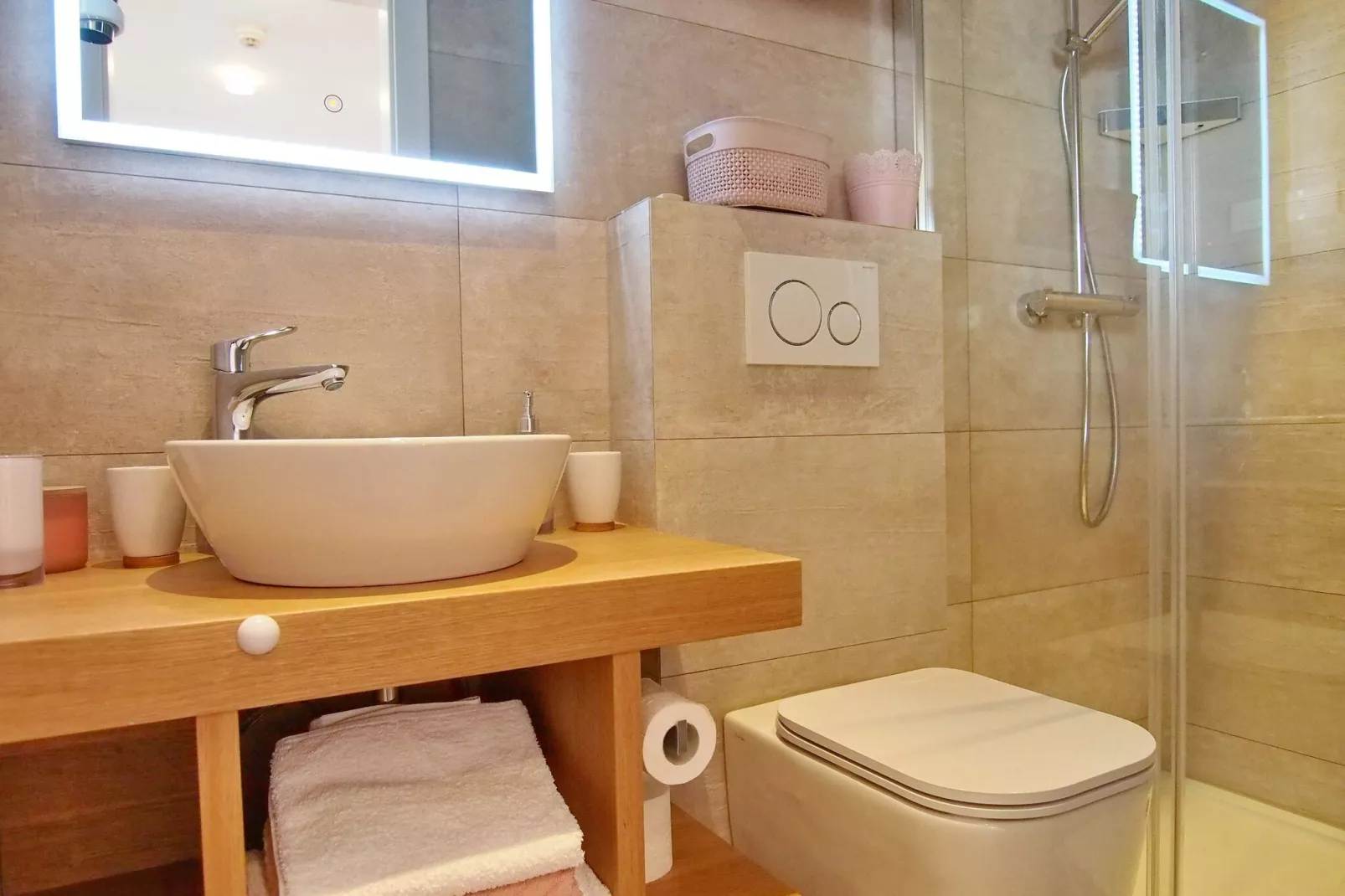 Apartment & Rooms Ivušić - Double Room with Sea View-Bathroom